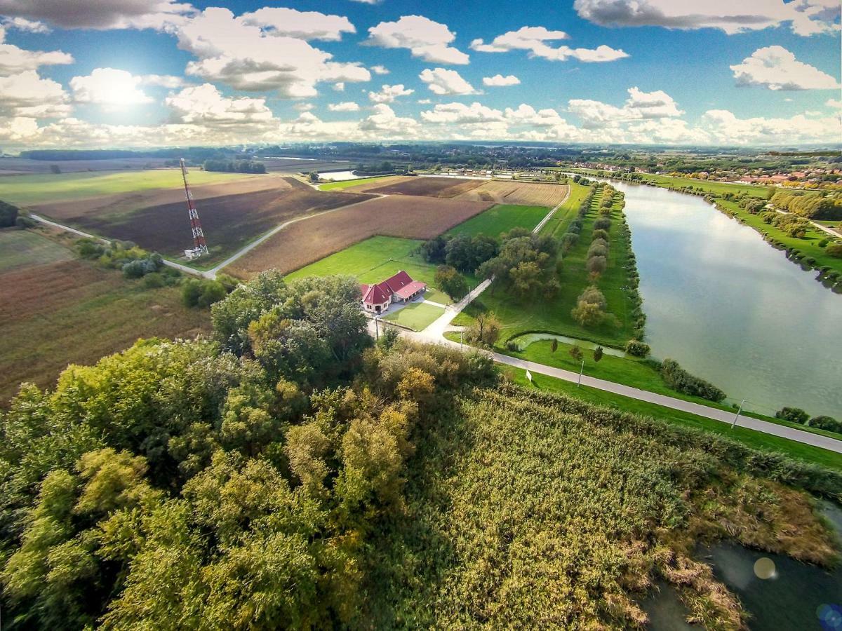 Hotel Tiszavilág Pihenőház Tiszakécske Esterno foto