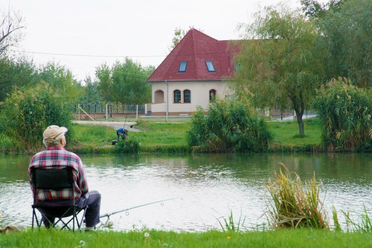 Hotel Tiszavilág Pihenőház Tiszakécske Esterno foto