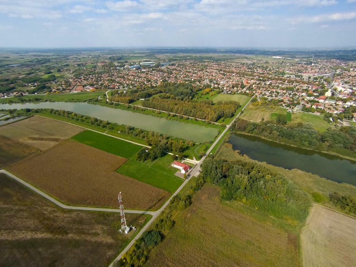 Hotel Tiszavilág Pihenőház Tiszakécske Esterno foto